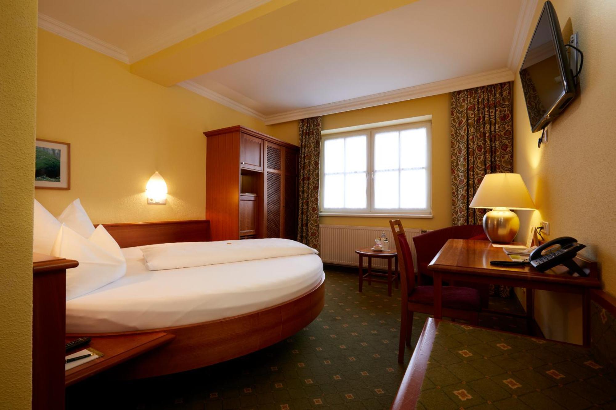 Hotel & Restaurant Stern Гмюнд Стая снимка